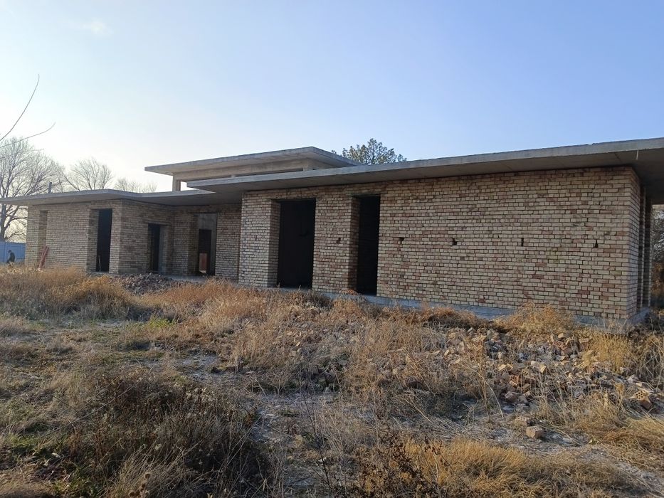 Продается не достроенный дом