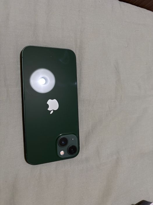 Продава iPhone 13