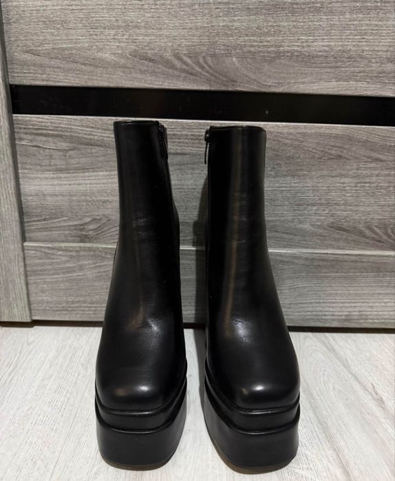 Botine negre cu platformă dublă și toc gros