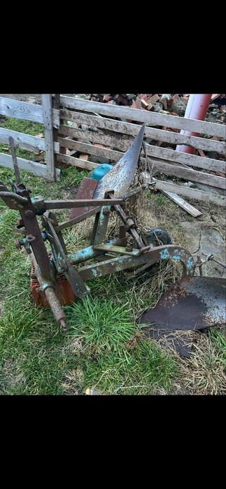 Vând plug cu o trupita si o cositoare de 135.