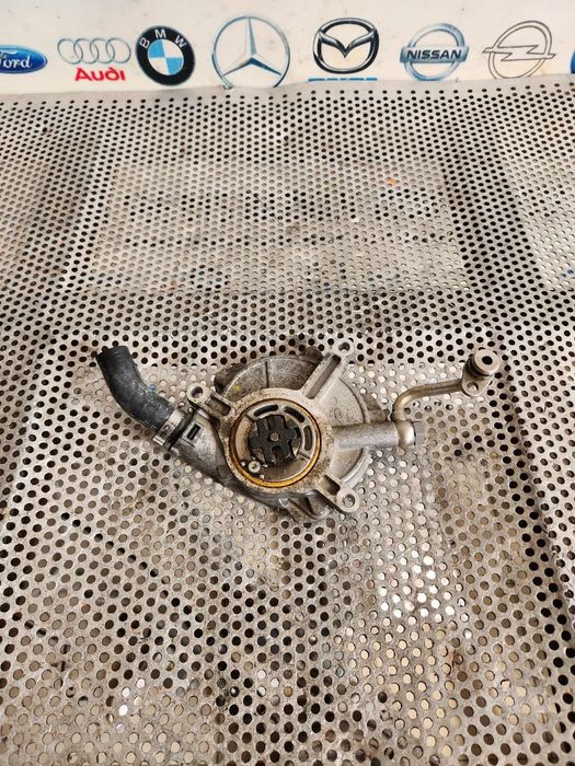 Pompa Vacuum Audi A6 RS6 A7 RS7 A8 RS8 4.0 TFSI V8 Cod 07LF - Dezmembrari Arad