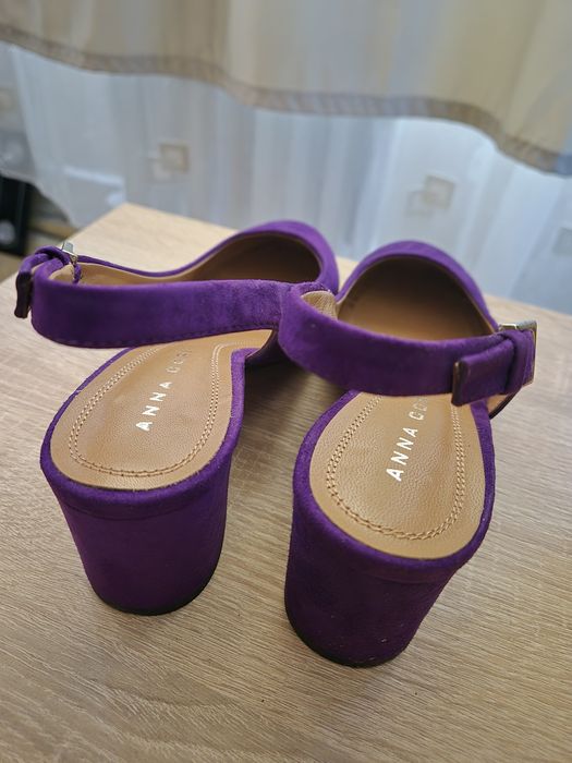 Pantofi mov cu toc mic nr 37!