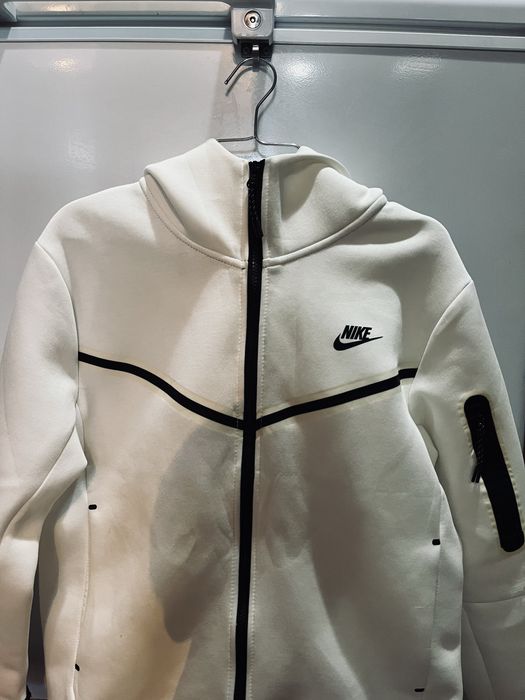 найк тек флис белый