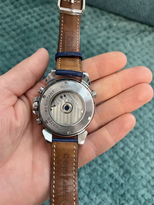Ceas mecanic cu aspect elegant