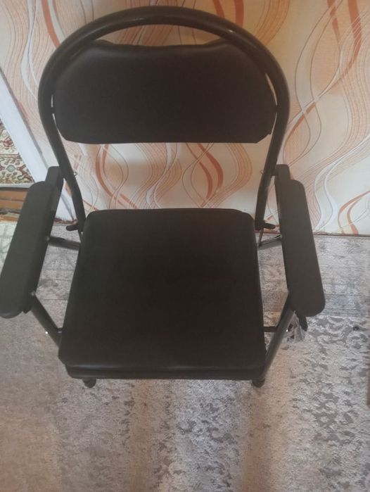 Скамейка с горшком