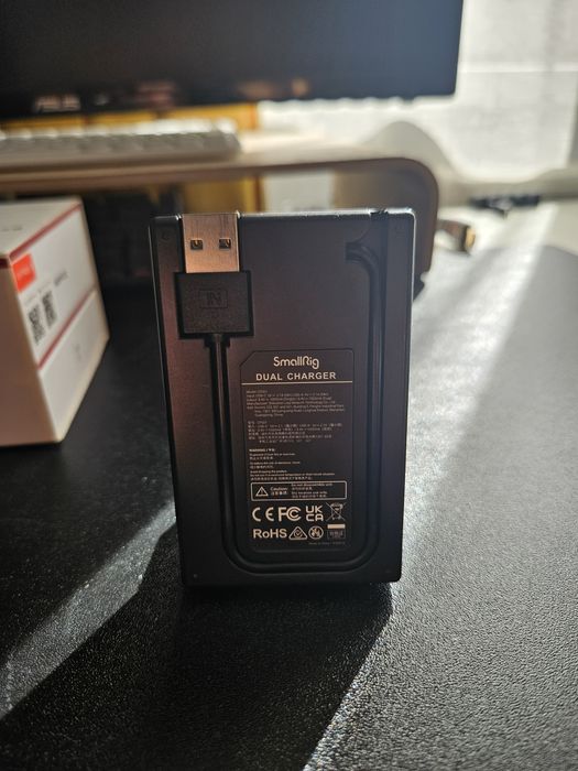 Sony ZV-E10 + 7Artisans 35mm f/1.4 + SmallRig Kit + 512GB SD