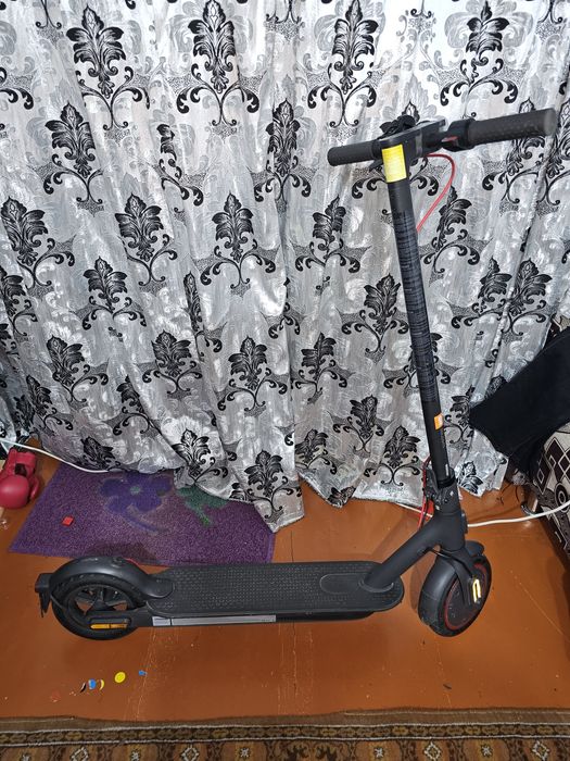 Продам самокат Xiaomi M365 PRO 2