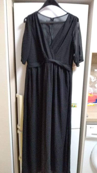 Черна рокля.