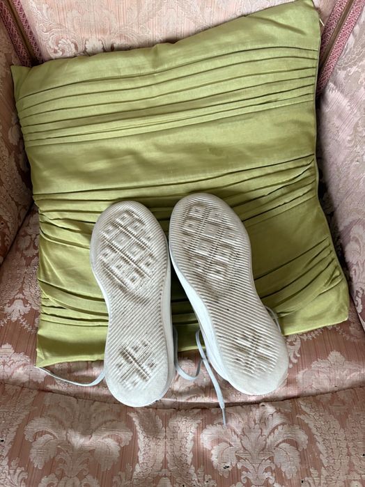 Converse, UGG, Kickers, North face