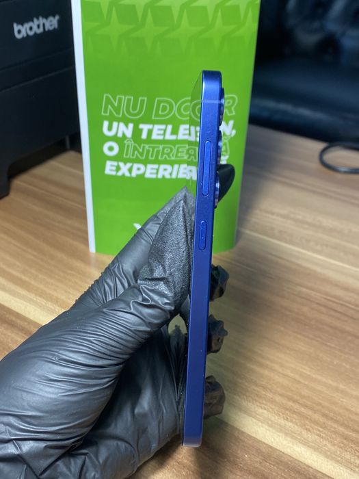 Samsung Galaxy s25• 256 GB • Navy