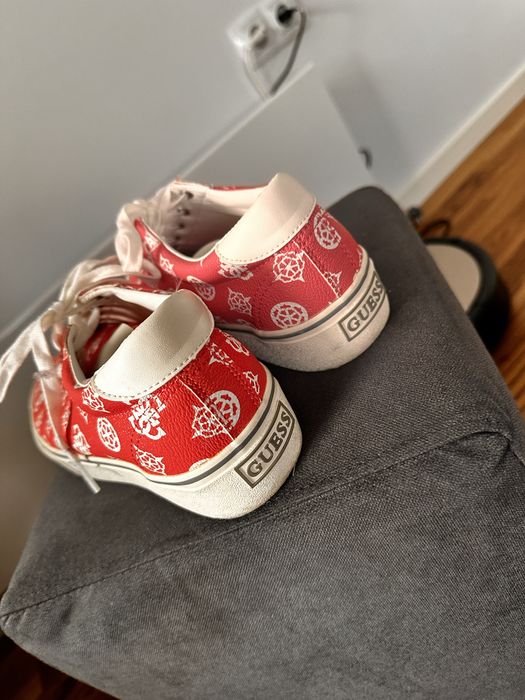 Дамски кецове Guess