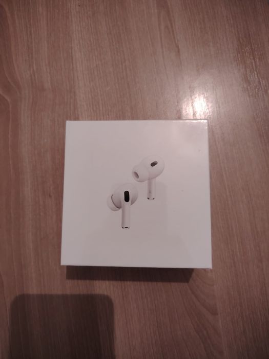 Продам наушники Airpods pro