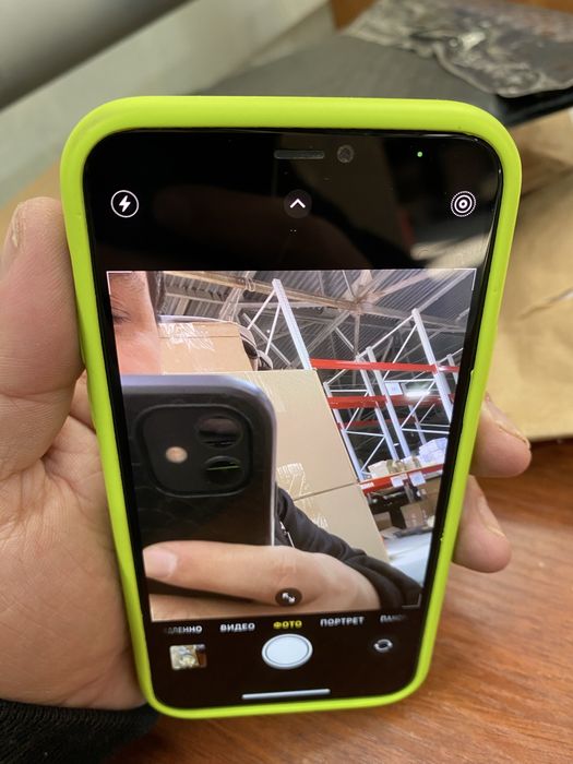 Продам iphone 11 pro на 64гб