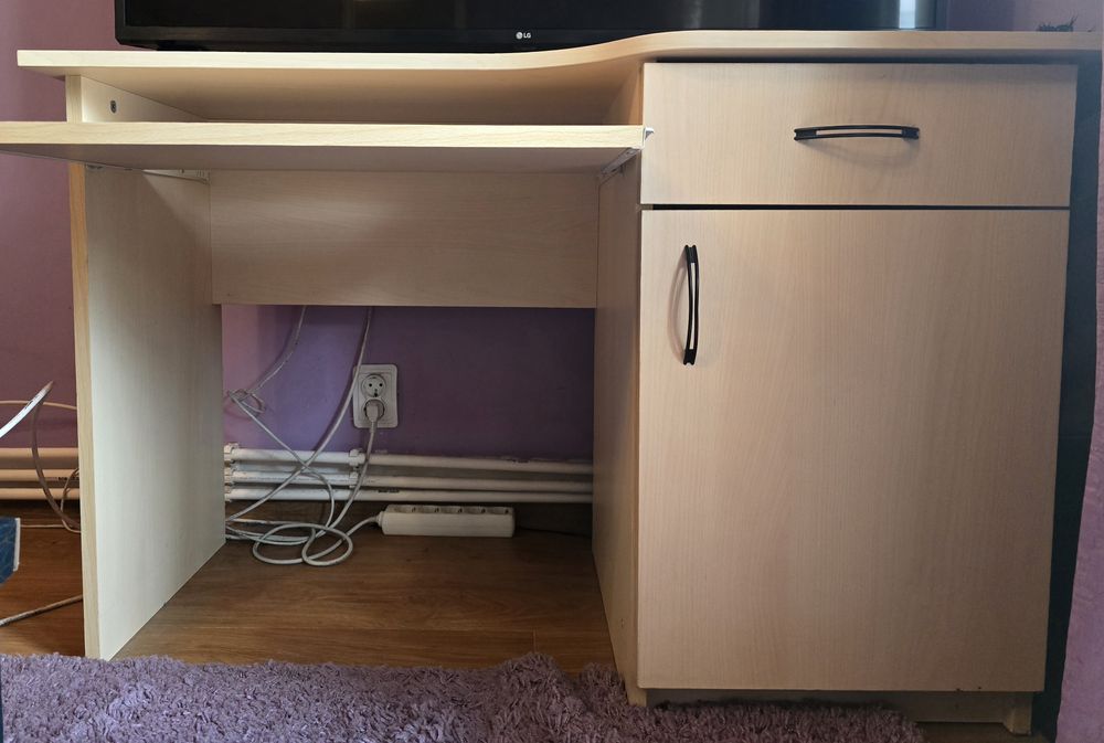 Ocazie! Birou de studiu solid, ca nou, montat.