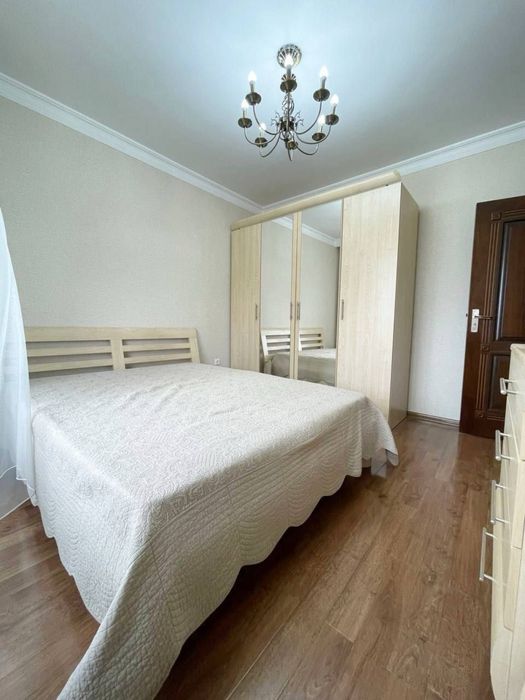 Метро Космонавтов 2в3 комнатная квартира с ремонтом!