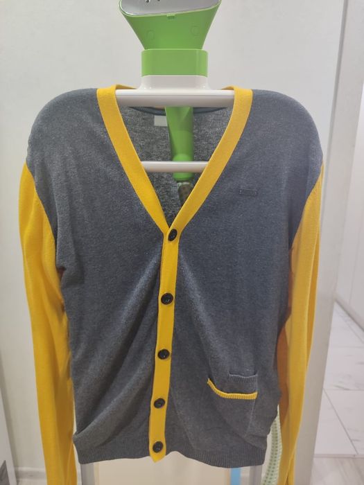 Продам кардиган, жилетку в хорошем состоянии.