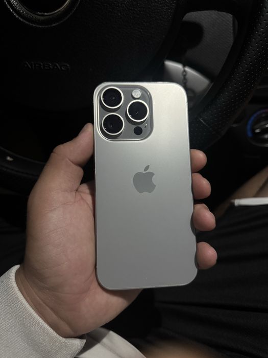 iPhone 15 pro 256 titan