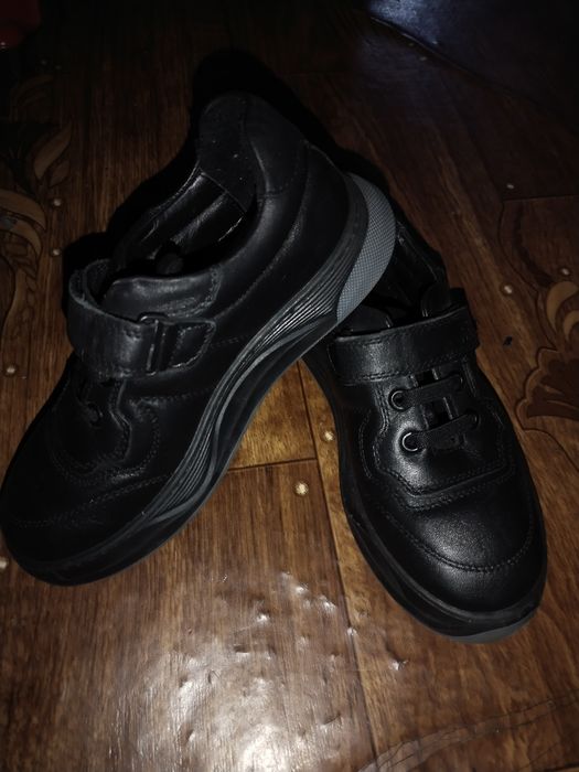 Продается Детская обувь  на девочку и мальчика