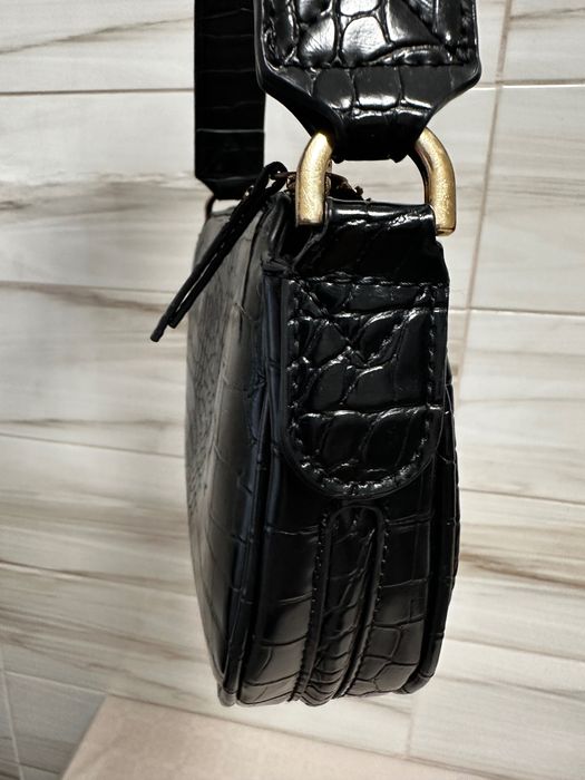 geanta dama mango purtata 5 ori