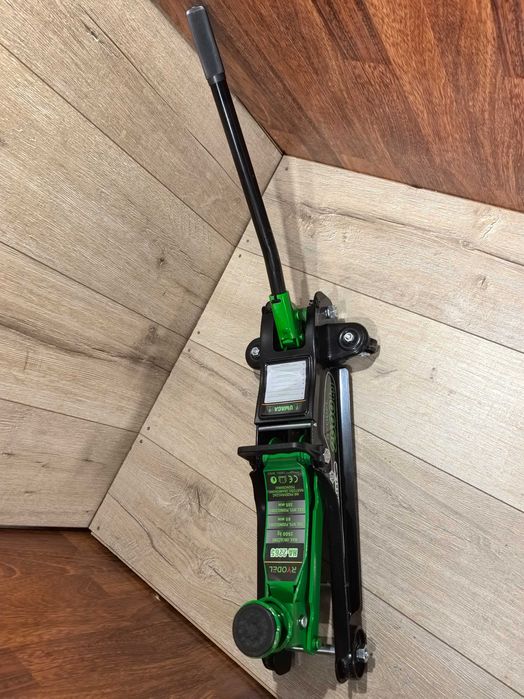 Cric auto 2,5T – Profil redus, ridicare usoara si sigura