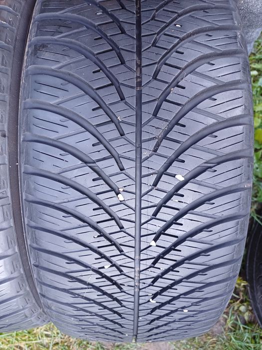 Vând 2 anvelope de iarna 225 45 r17 YOKOHAMA foarte bune