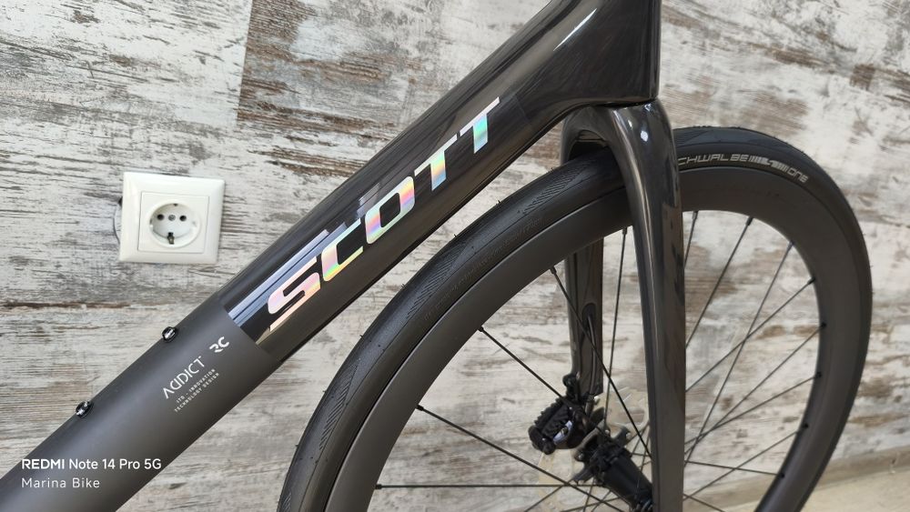 DEMO карбонов шосеен велосипед Scott Addict RC30 105 Di2 Capital 2025 | L