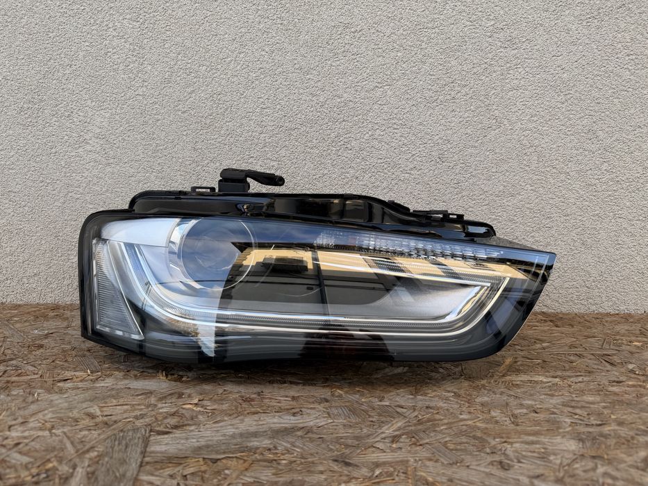 Far dreapta Audi A4 B8.5 B8 8K Facelift Xenon + LED Original Euroapa
