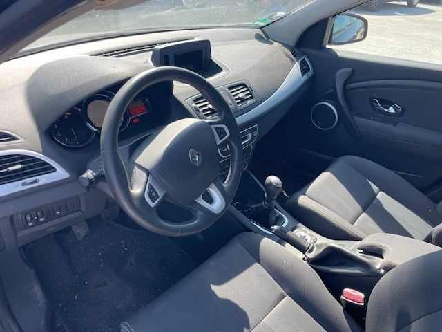 Dezmembrez Renault Megane 3 An 2012 1.9 DCI