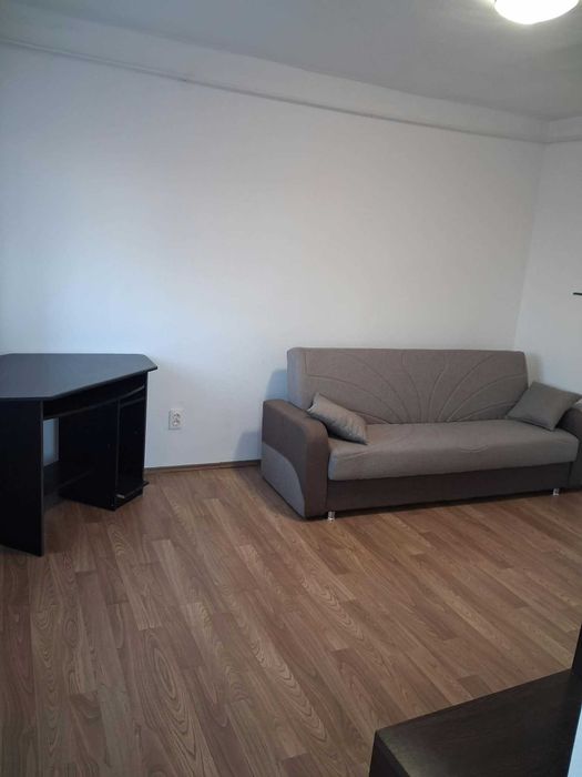 Închiriez apartament cu o cameră mare, zona Uta