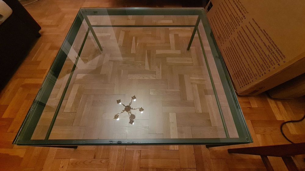 Стъклена холна маса