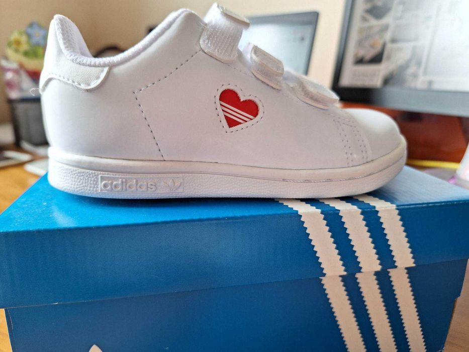 !!!Намалени!!! Продавам два чифта детски маратонки Адидас. 25/26