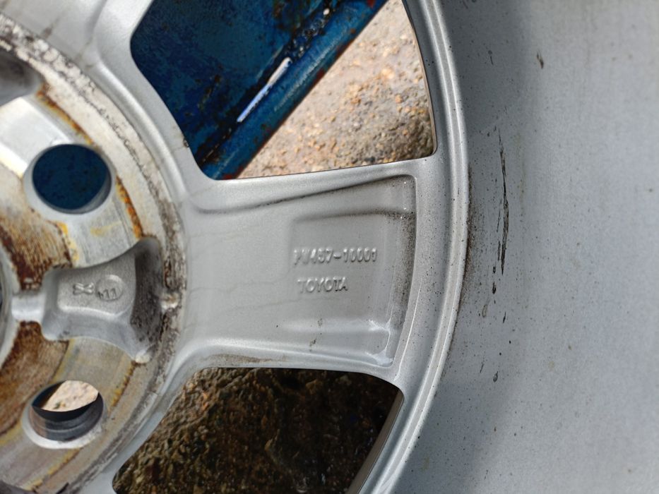 Roti Toyota 215/60R17