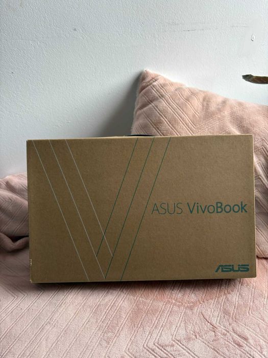 Laptop ASUS VivoBook 14 – Rose Gold - Windows 11 instalat