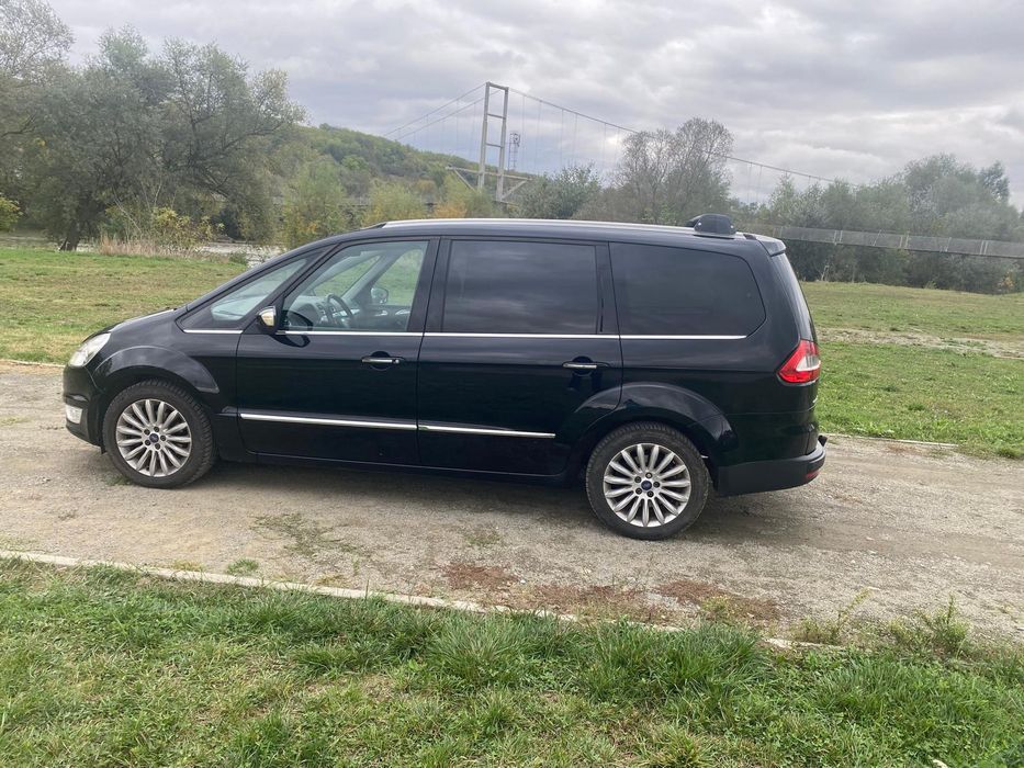 Ford galaxi negru