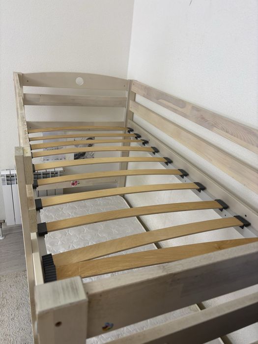 Продам кровать двухярусную