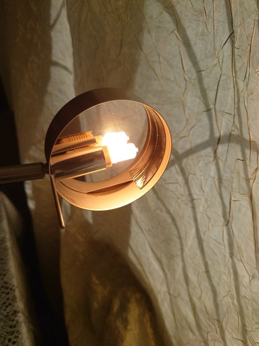 Настольная лампа