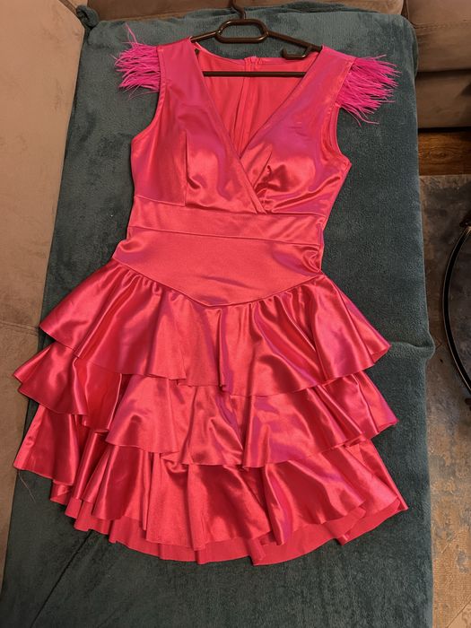 Rochie fucsia scurta cu volane