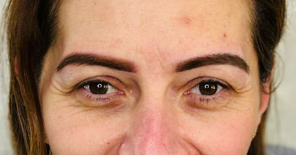 Micropigmentare sprăncene efect pudrat.