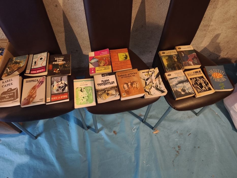 Vând lot de cărți vechi peste 200 bucăți