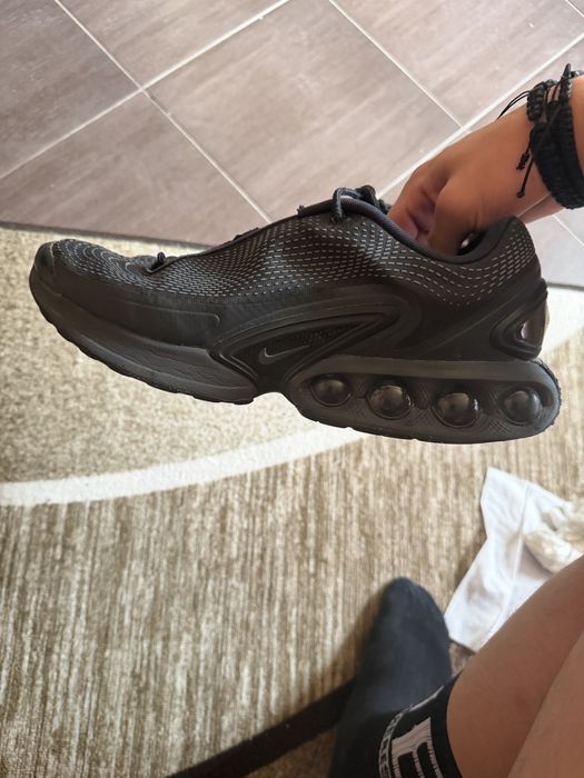 Продавам air max dn