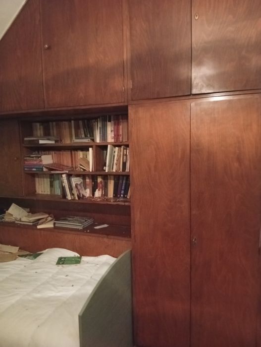 Къща с двор 2000 кв.м, гараж в м. Гърдова глава