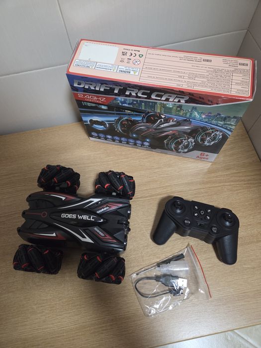 Чисто нова Кола с дистанционно управление, звукови ефекти, въртене на