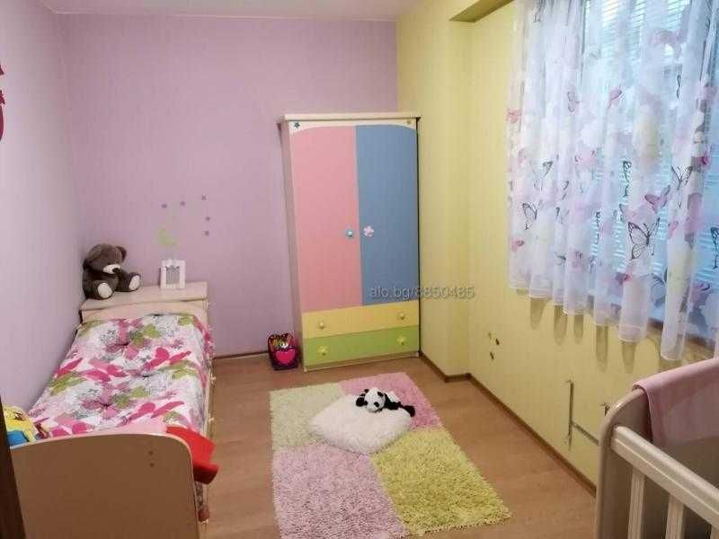 Луксозен, тристаен апартамент във Възраждане!