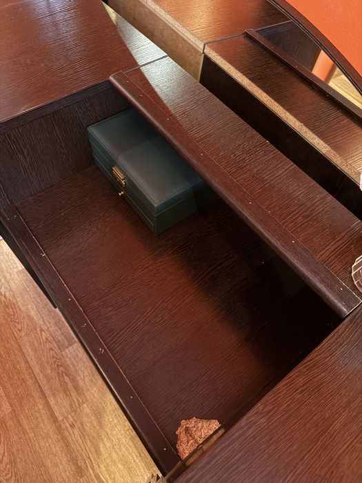 Комод с зеркалом