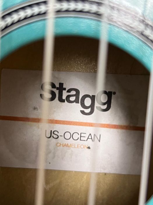 Ukulele Stagg + Veston originale