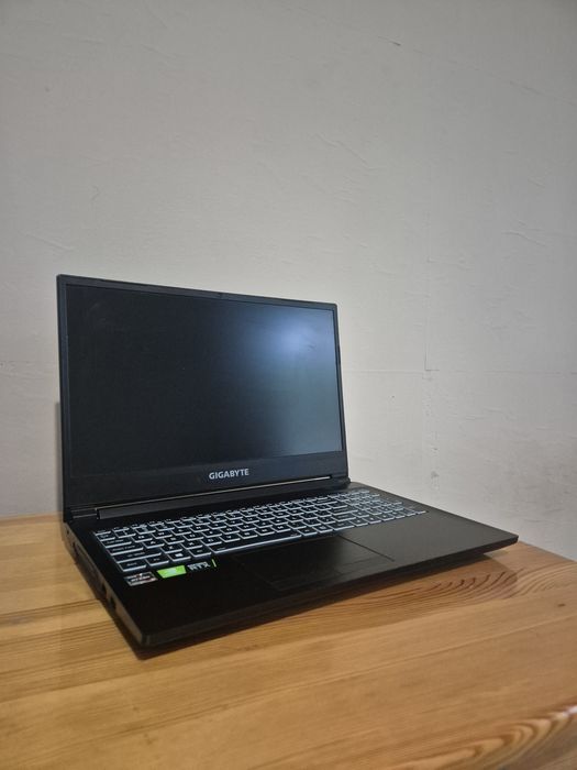 Геймърски Лаптоп Gigabyte / R5 5600H / RTX 3060 / 16GB Ram
