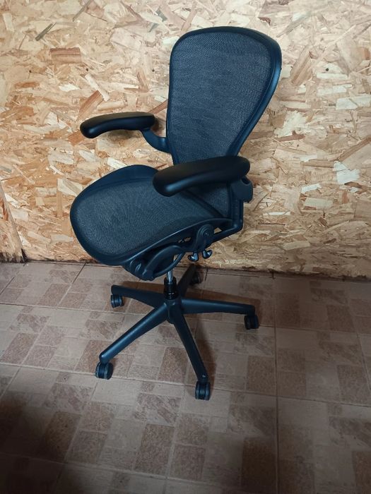 Scaun ergonomic Herman Miller clasic mărimea B .