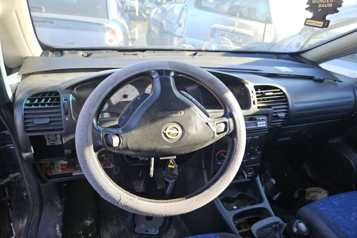 Far stanga Opel Zafira 1999 1.8 MT (115 hp)