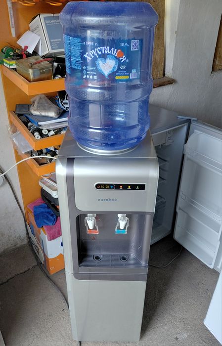 Продам кулер бутылка в подарок