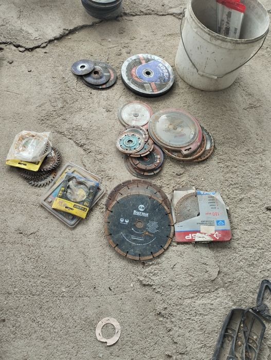 Шурупы диски всякие